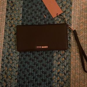 Black Steve Madden Wallet. NWT